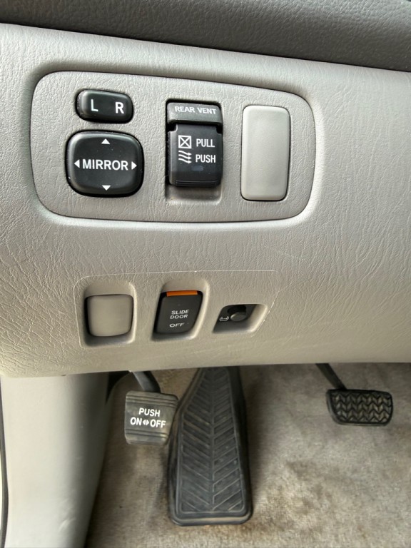 2010 Toyota Sienna Image 16