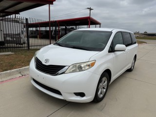 Image for 2012 Toyota Sienna LE ID: 7476701