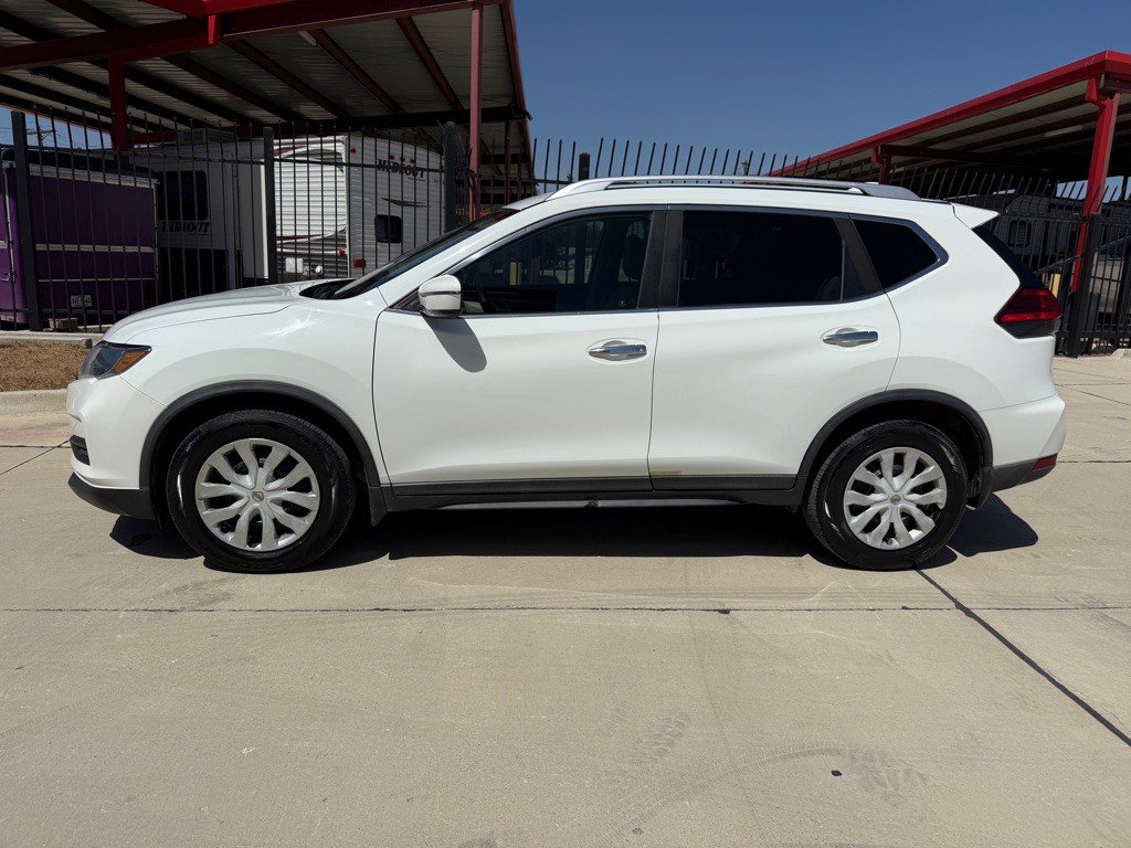 2017 Nissan Rogue Image 2