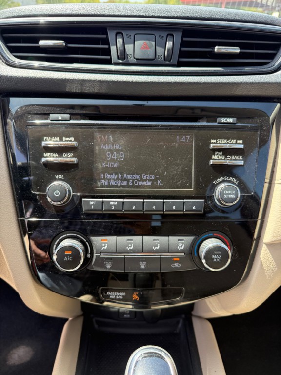 2017 Nissan Rogue Image 17