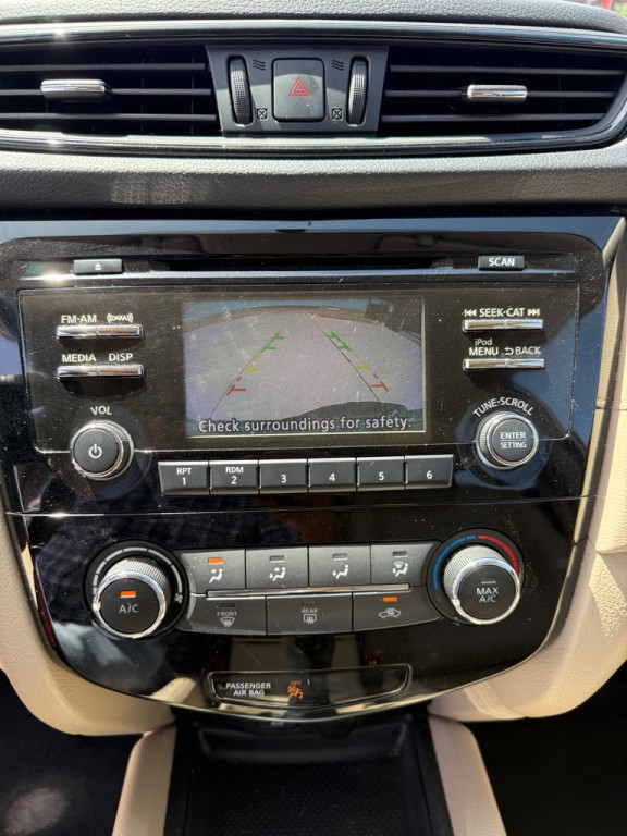 2017 Nissan Rogue Image 18