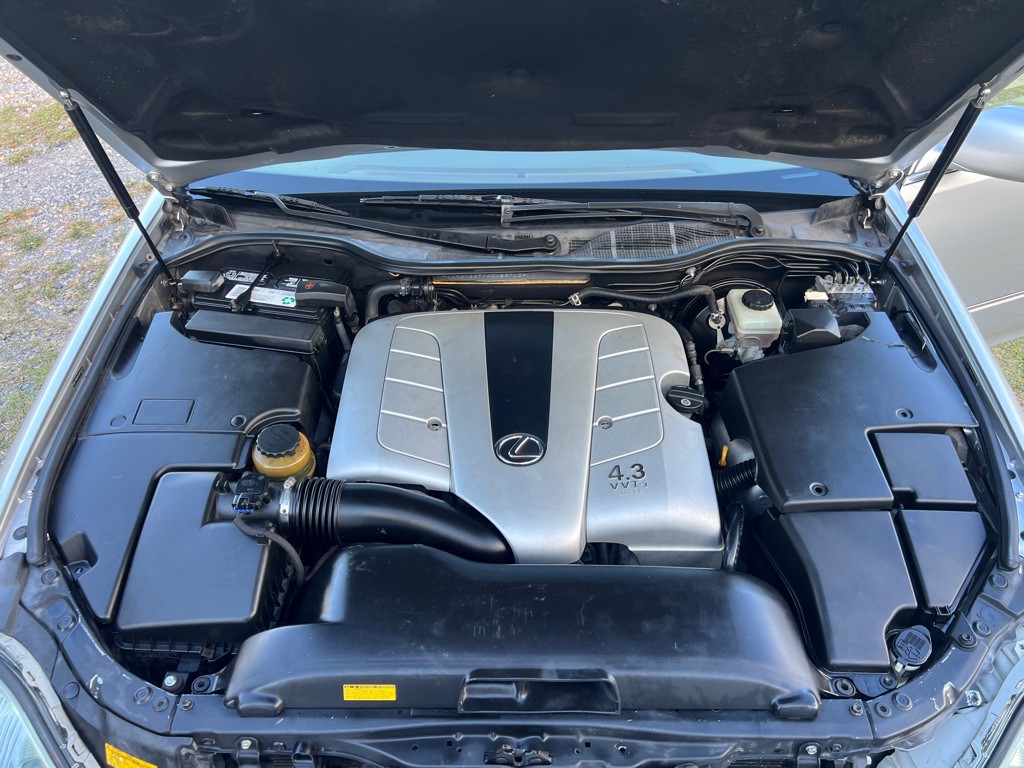 2004 Lexus LS Image 7