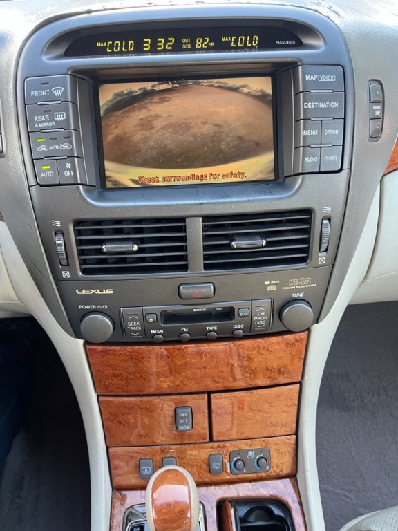 2004 Lexus LS Image 9