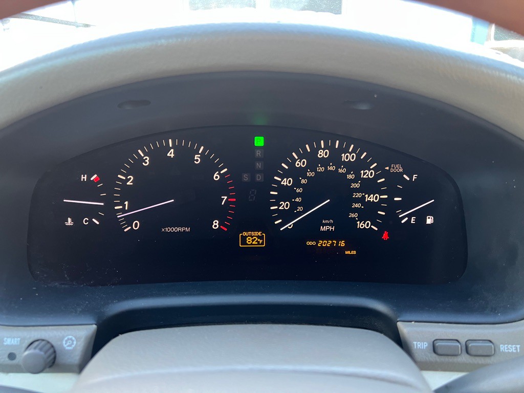 2004 Lexus LS Image 10