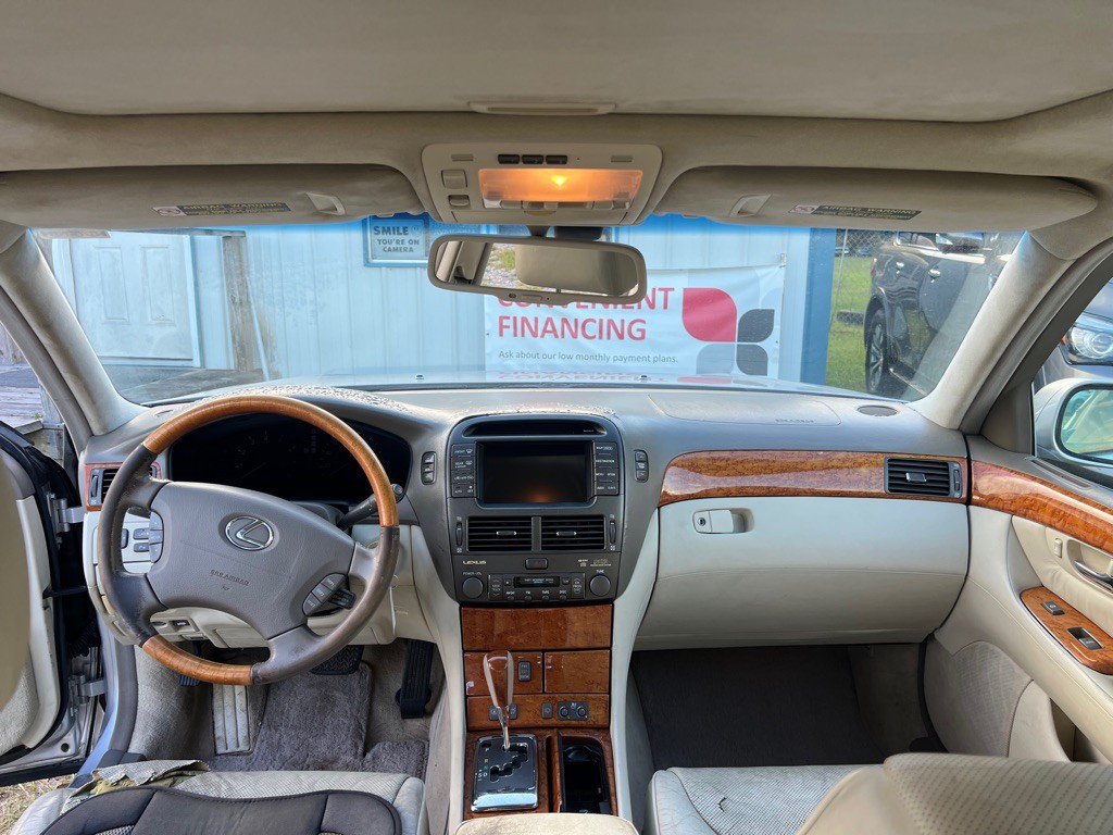 2004 Lexus LS Image 11