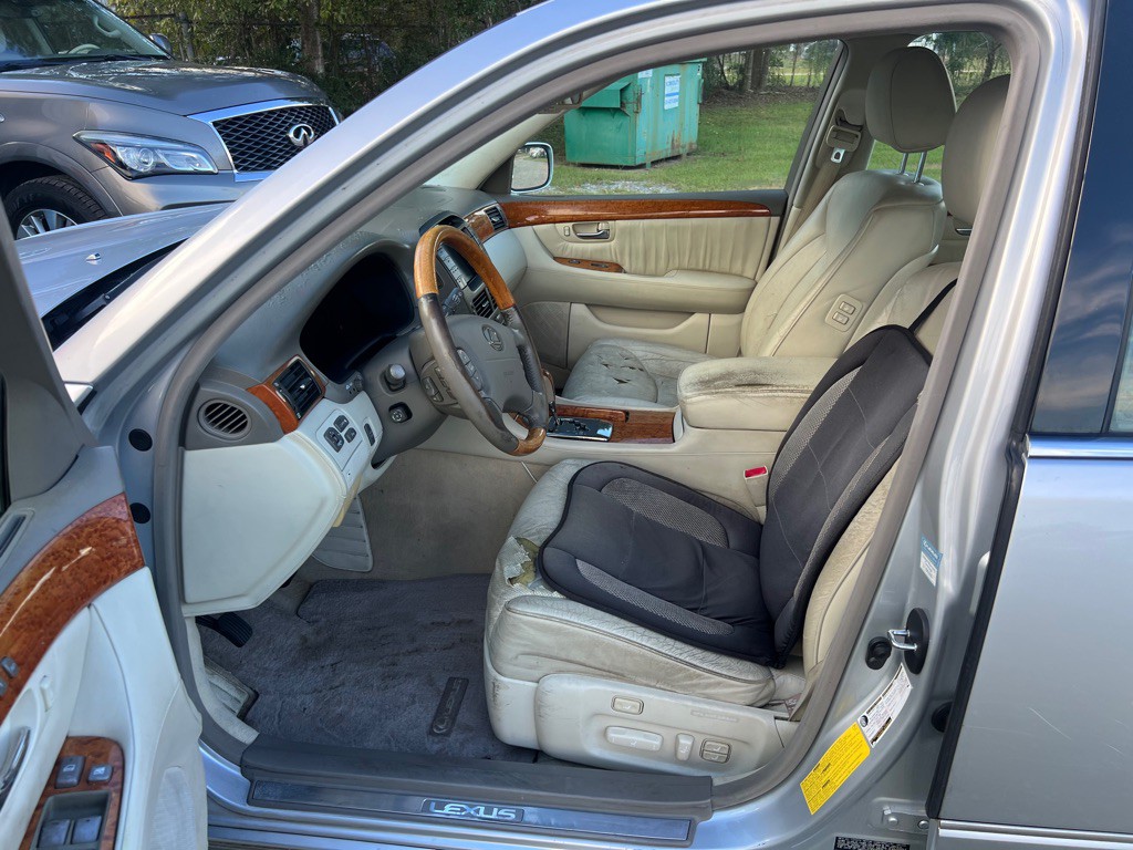 2004 Lexus LS Image 12