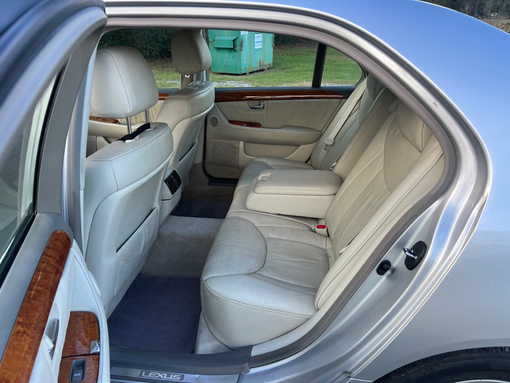2004 Lexus LS Image 13