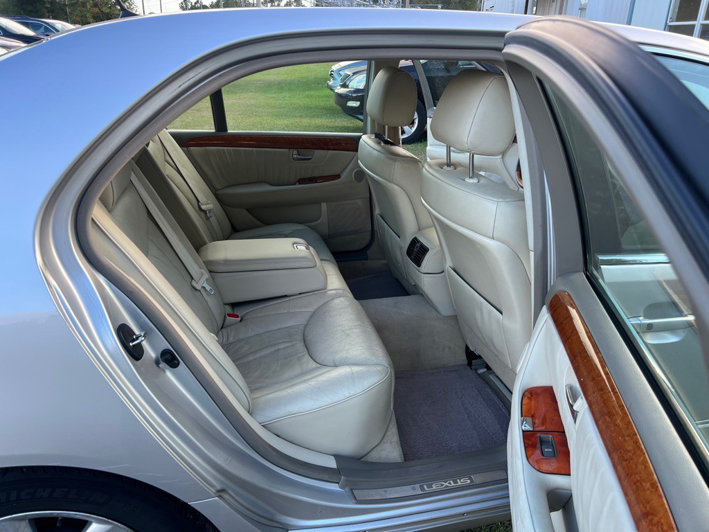 2004 Lexus LS Image 15