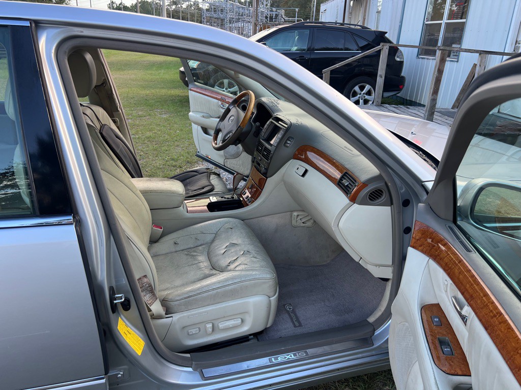 2004 Lexus LS Image 16