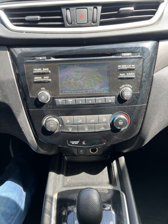 2016 Nissan Rogue Image 9