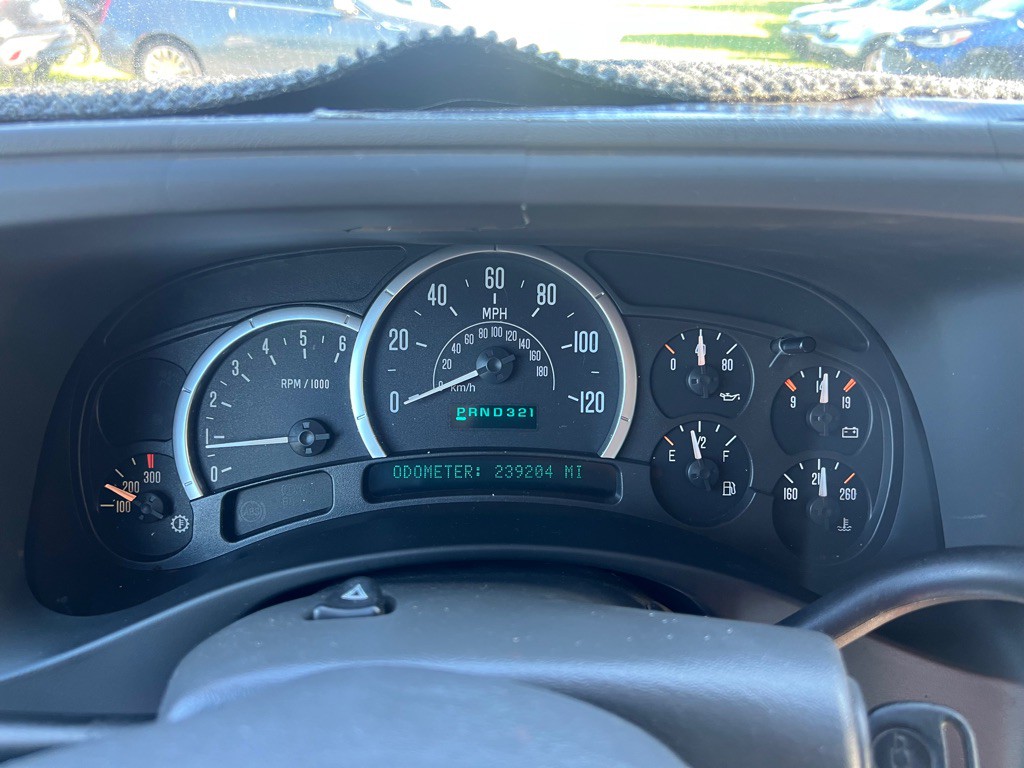 2004 Cadillac Escalade Image 8