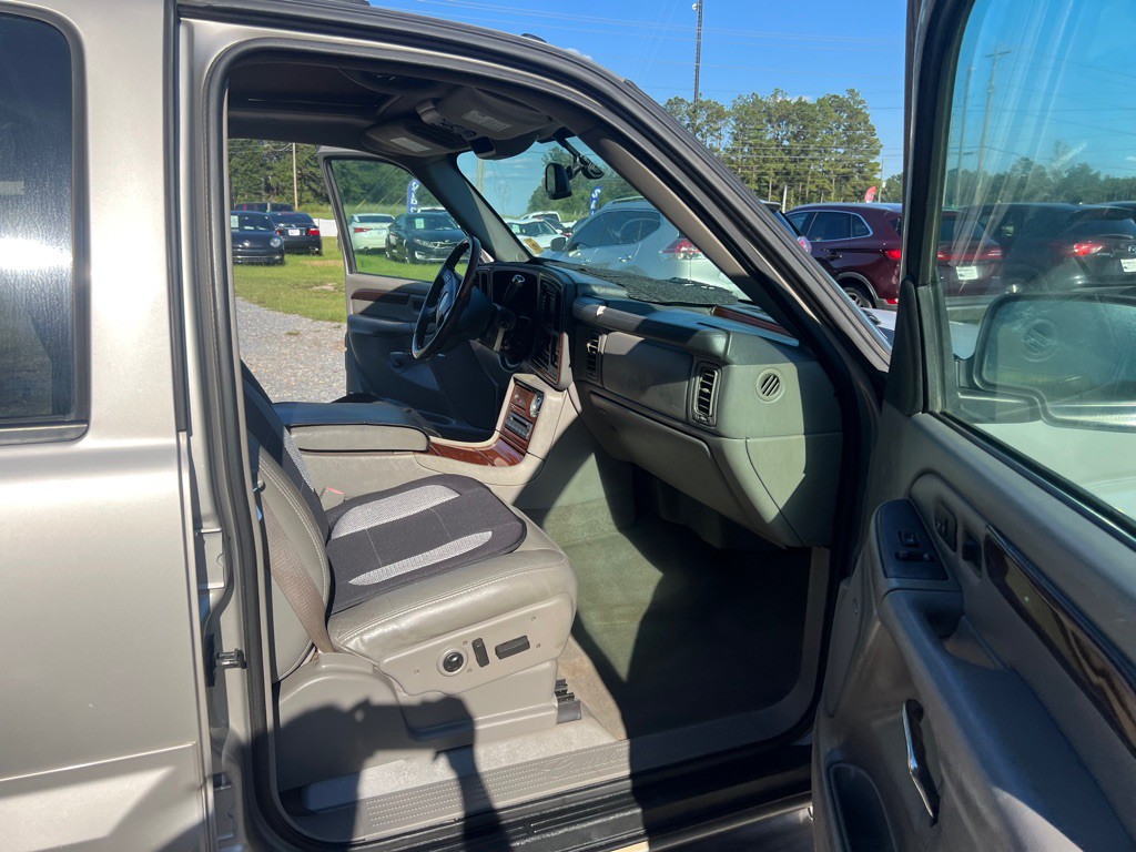2004 Cadillac Escalade Image 13