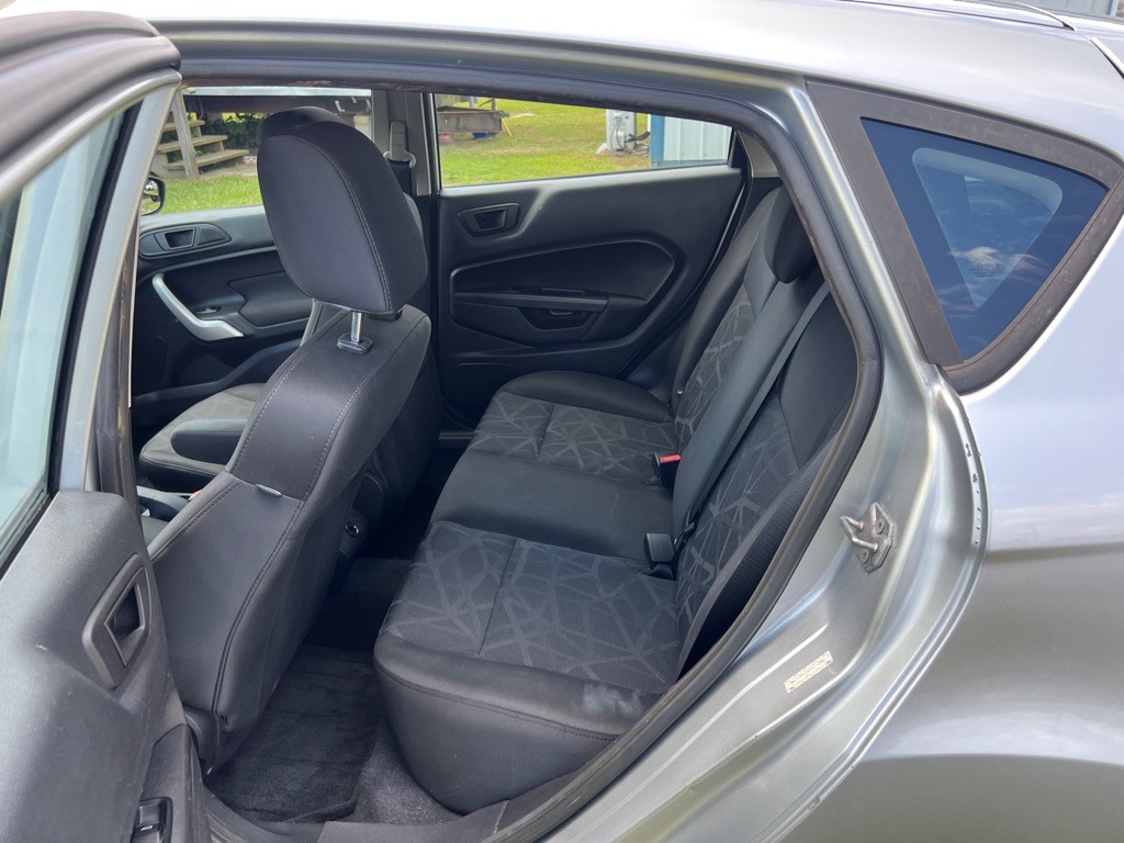 2012 Ford Fiesta Image 11
