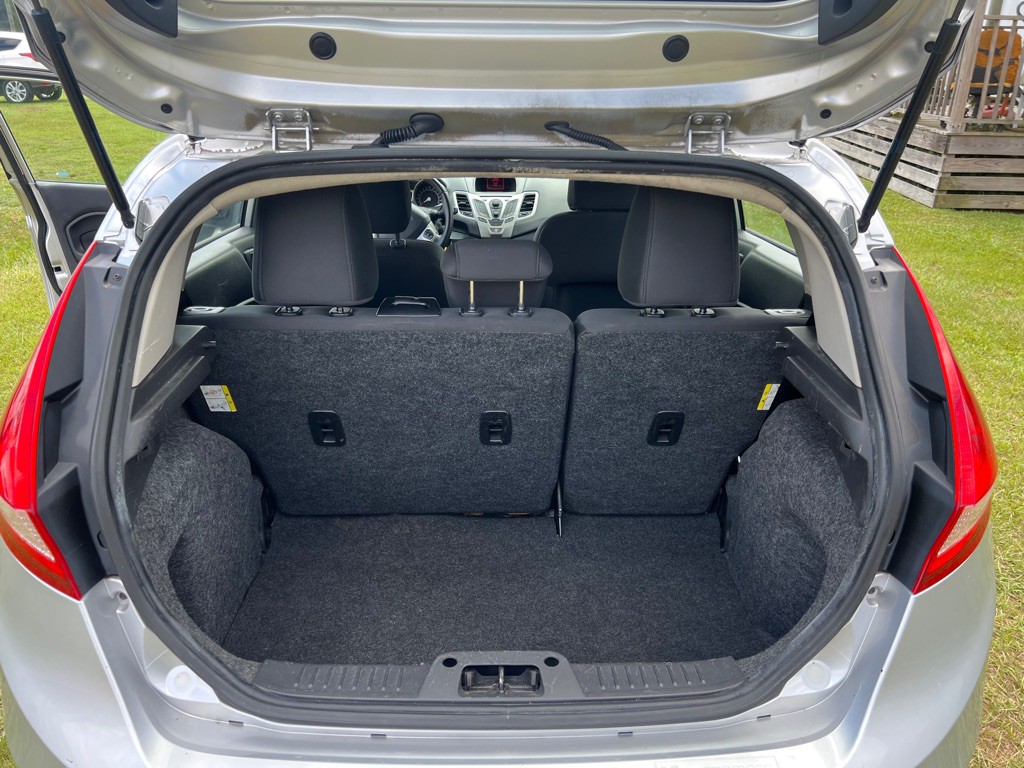 2012 Ford Fiesta Image 12