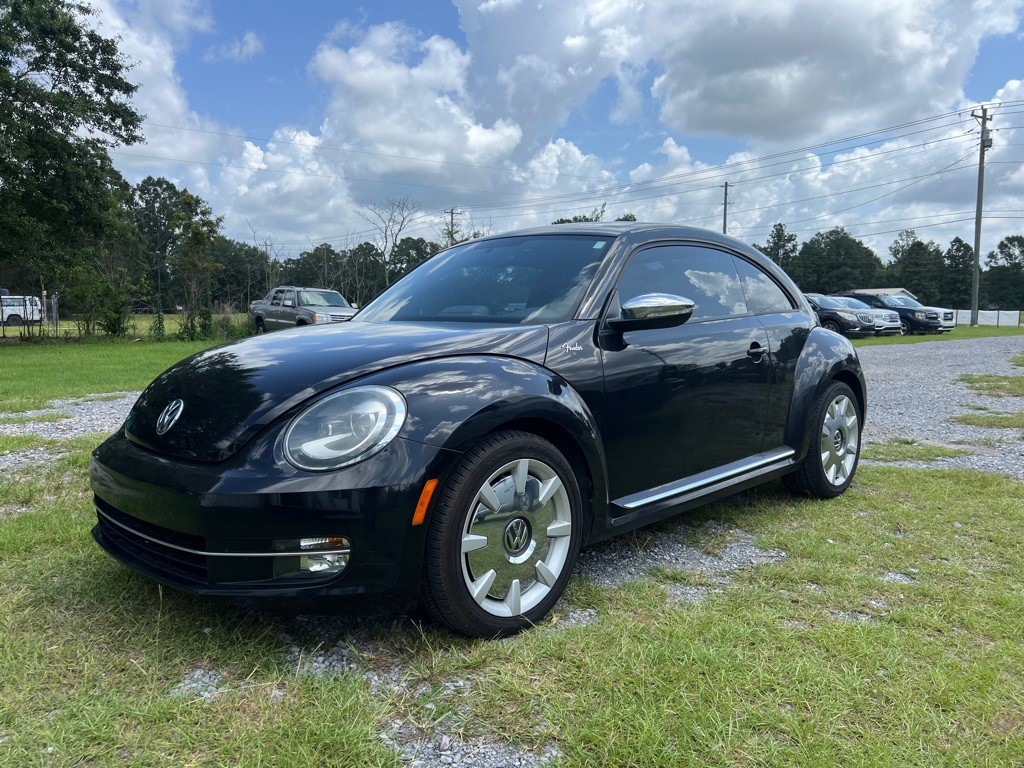 2013 Volkswagen Beetle Image 1