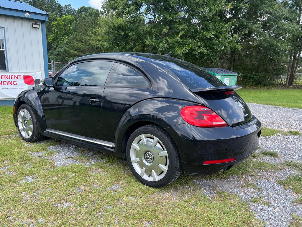 2013 Volkswagen Beetle Image 2