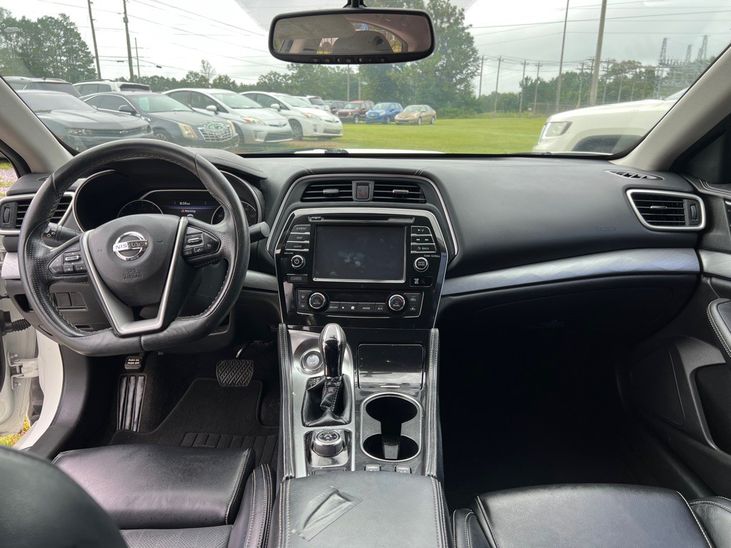 2017 Nissan Maxima Image 10