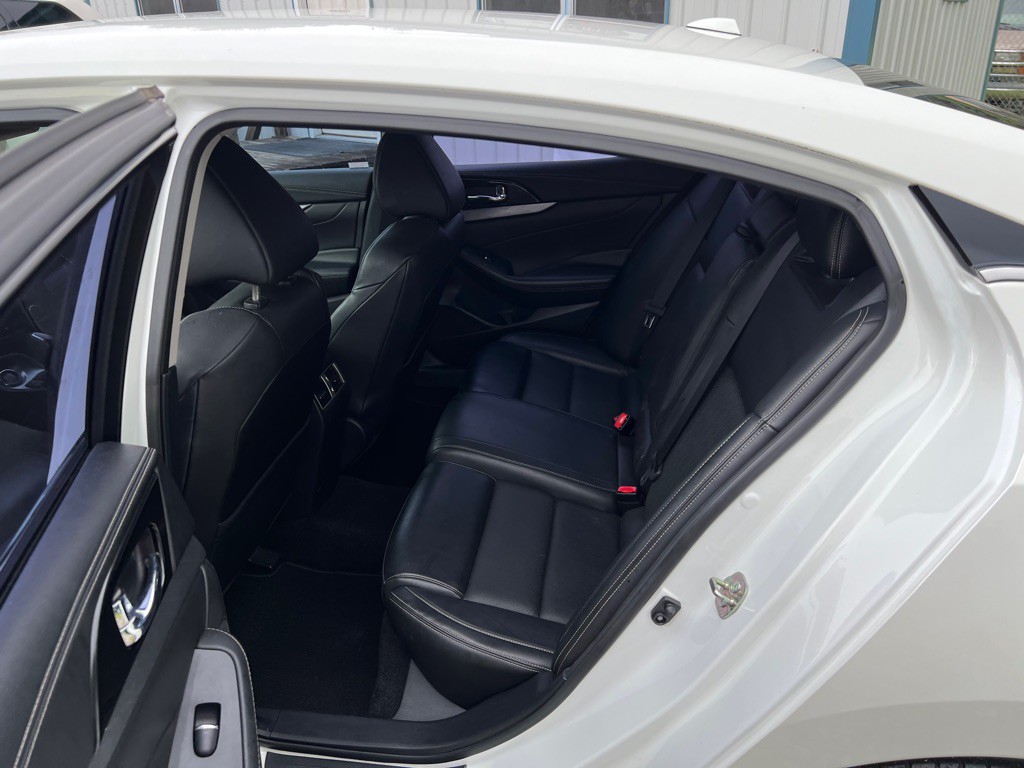 2017 Nissan Maxima Image 12