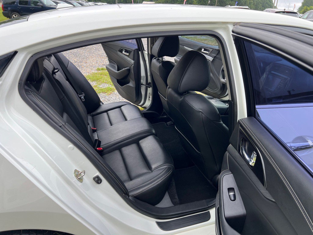 2017 Nissan Maxima Image 14