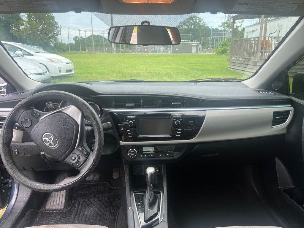 2015 Toyota Corolla Image 8