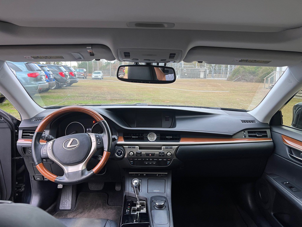 2013 Lexus ES Image 10