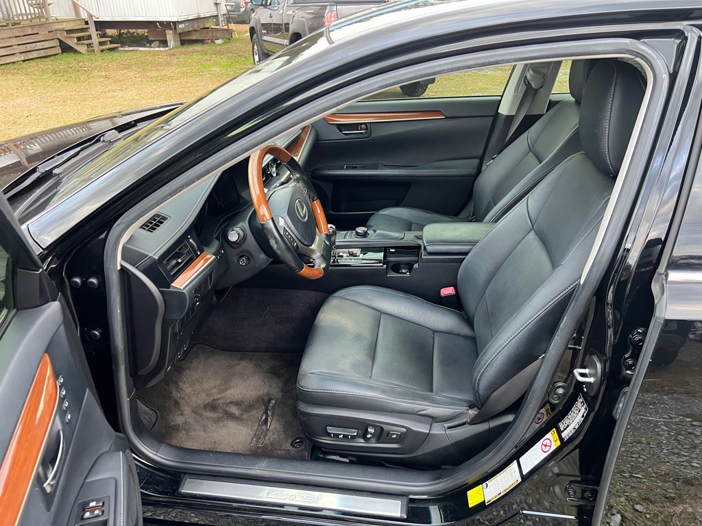 2013 Lexus ES Image 11