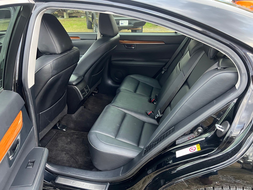 2013 Lexus ES Image 12