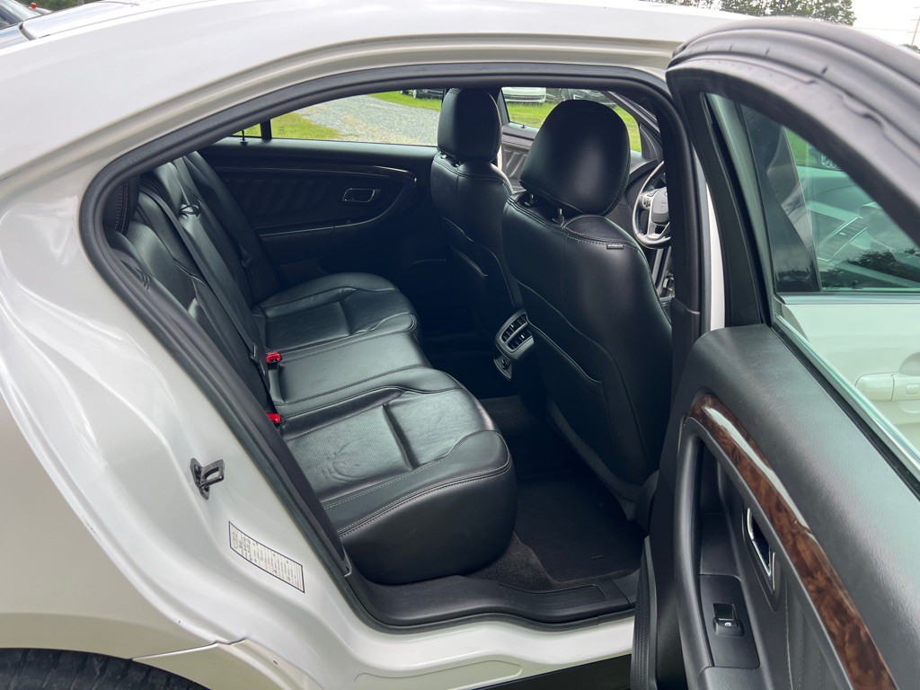 2013 Ford Taurus Image 14