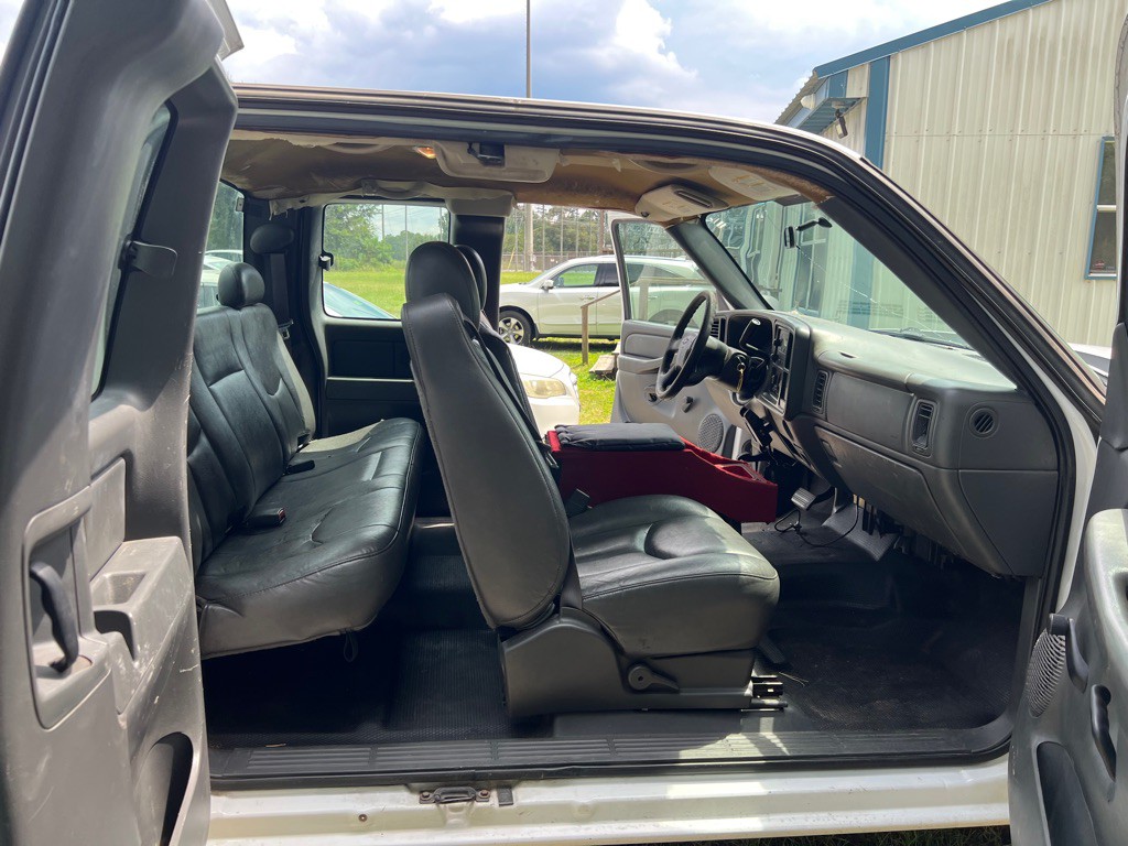 2005 Chevrolet Silverado 1500 Image 12