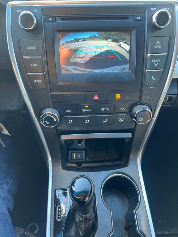 2016 Toyota Camry Image 9