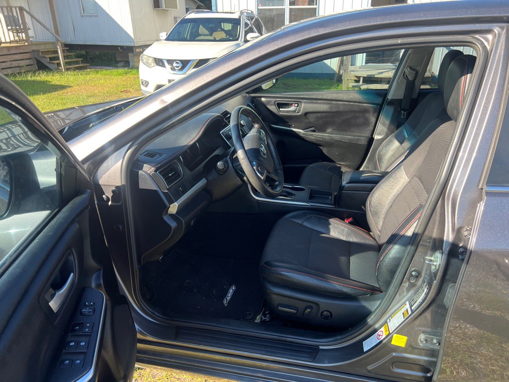 2016 Toyota Camry Image 11