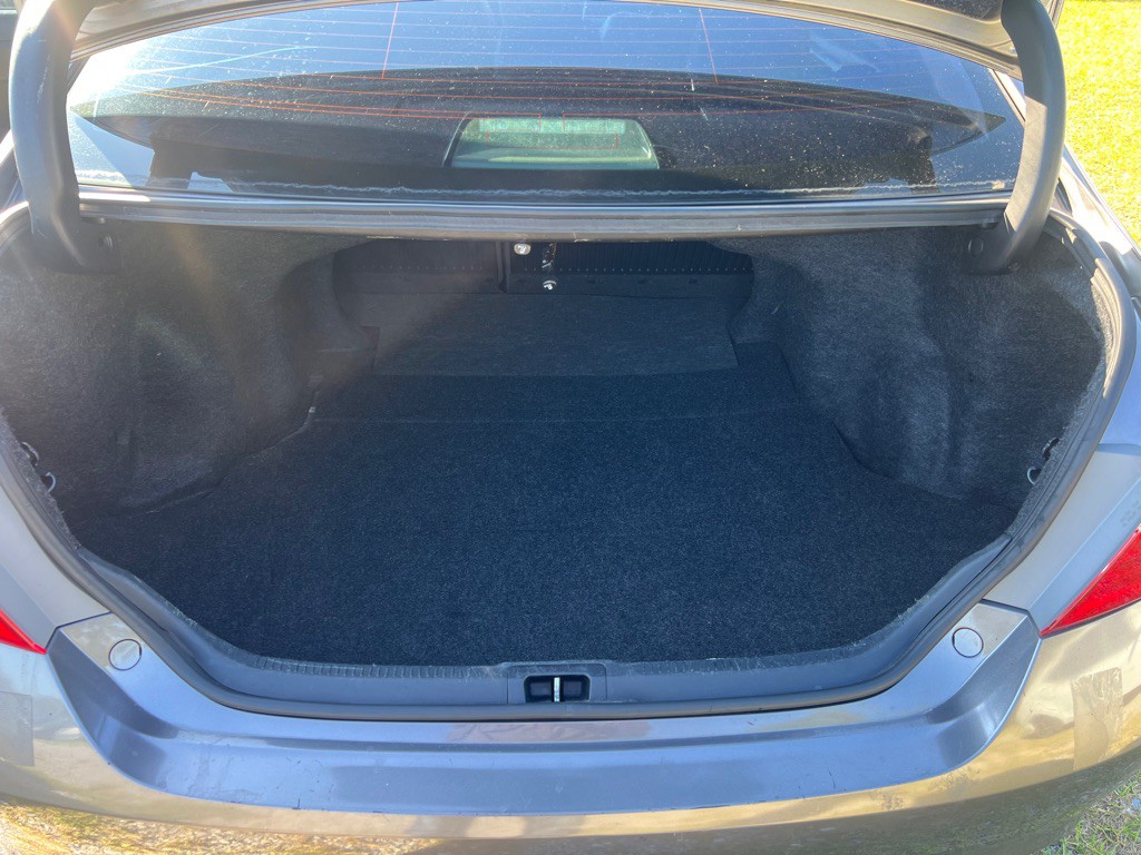 2016 Toyota Camry Image 13