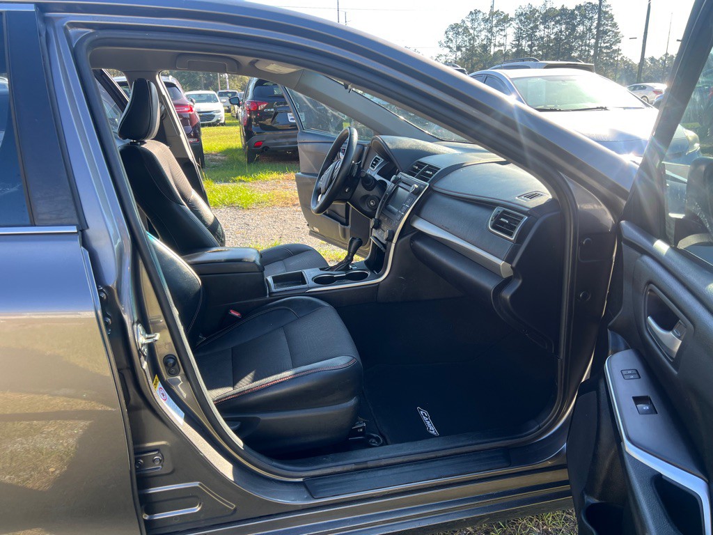 2016 Toyota Camry Image 15