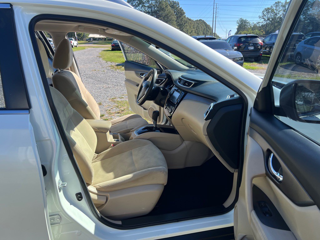 2016 Nissan Rogue Image 16
