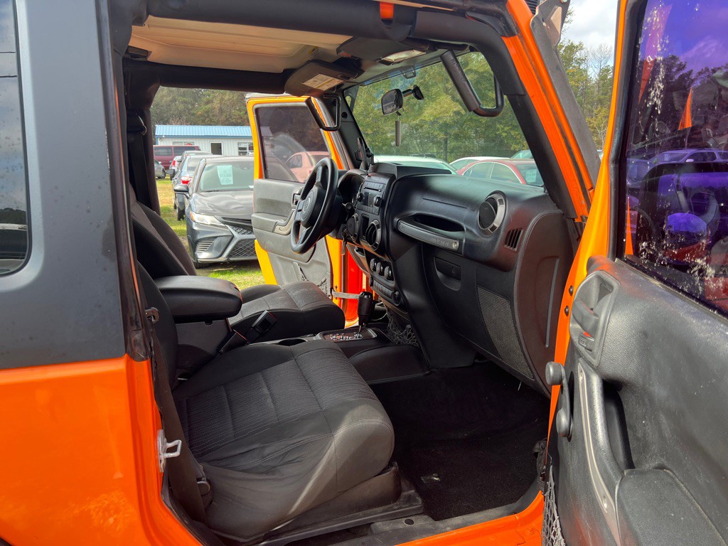 2012 Jeep Wrangler Image 12