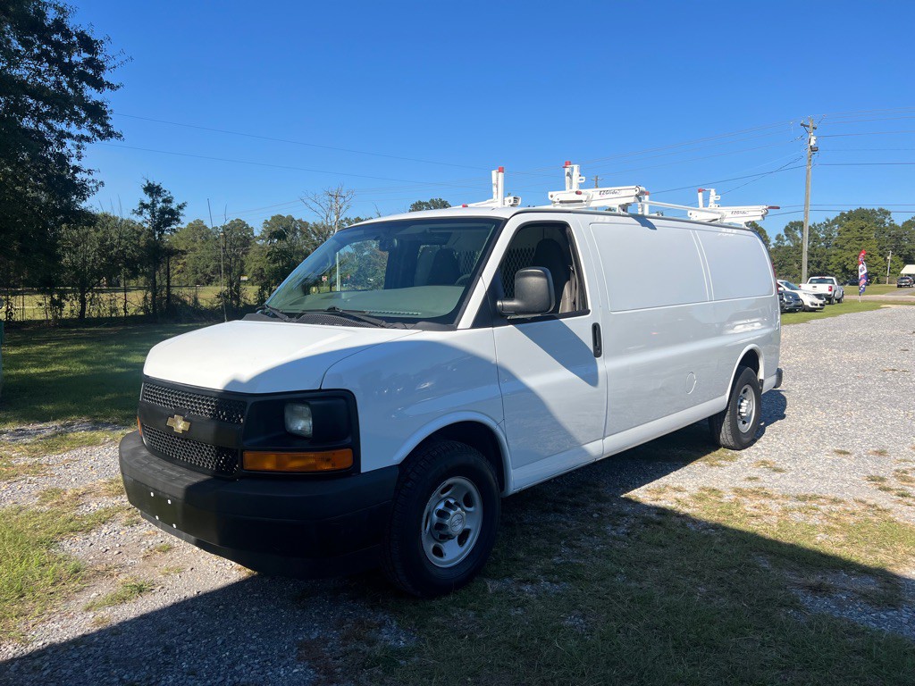 2017 Chevrolet Express Image 3