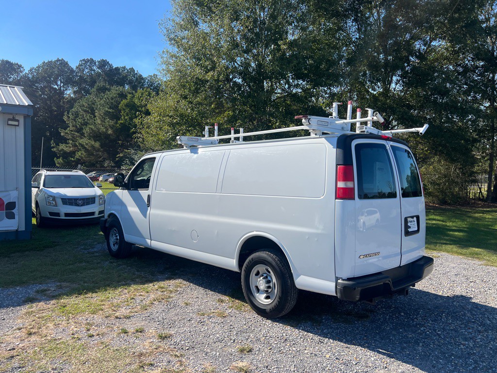 2017 Chevrolet Express Image 4