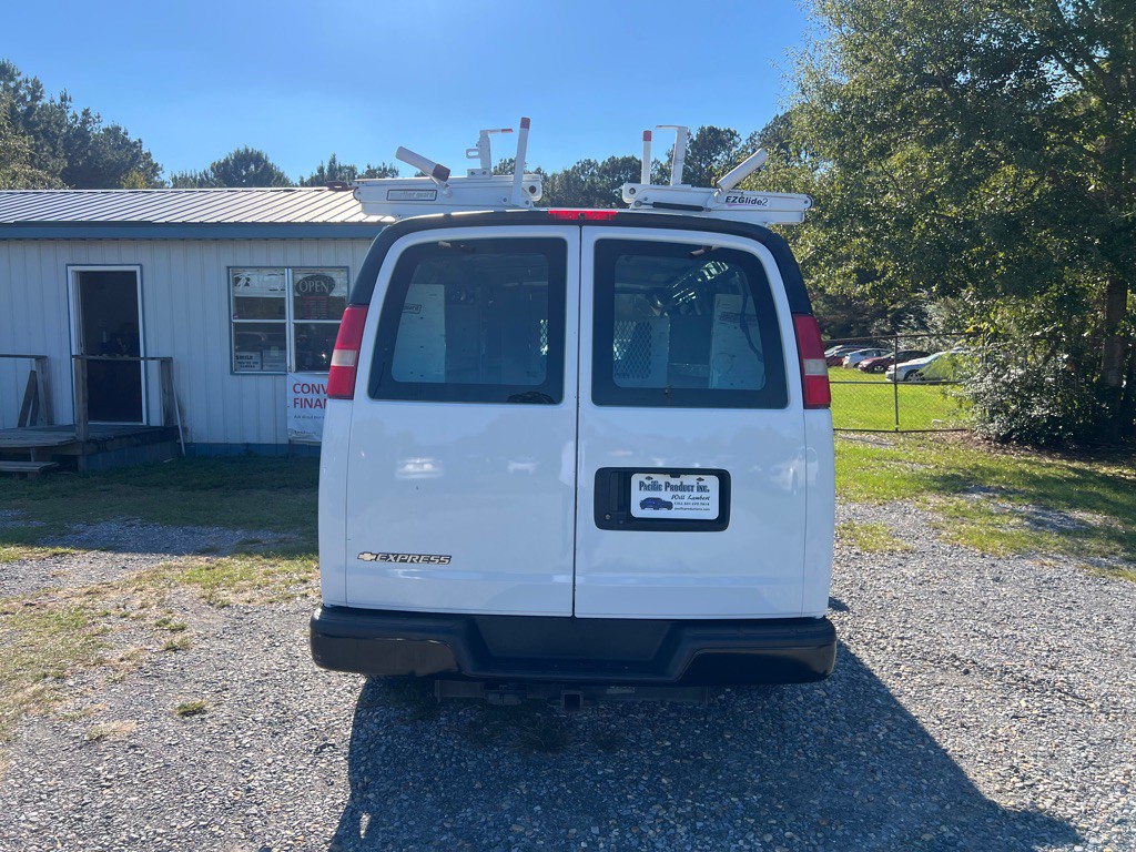 2017 Chevrolet Express Image 5