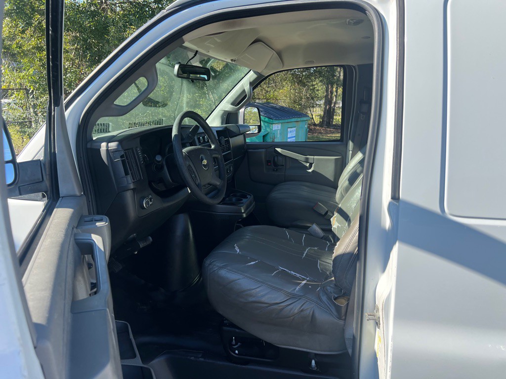 2017 Chevrolet Express Image 11