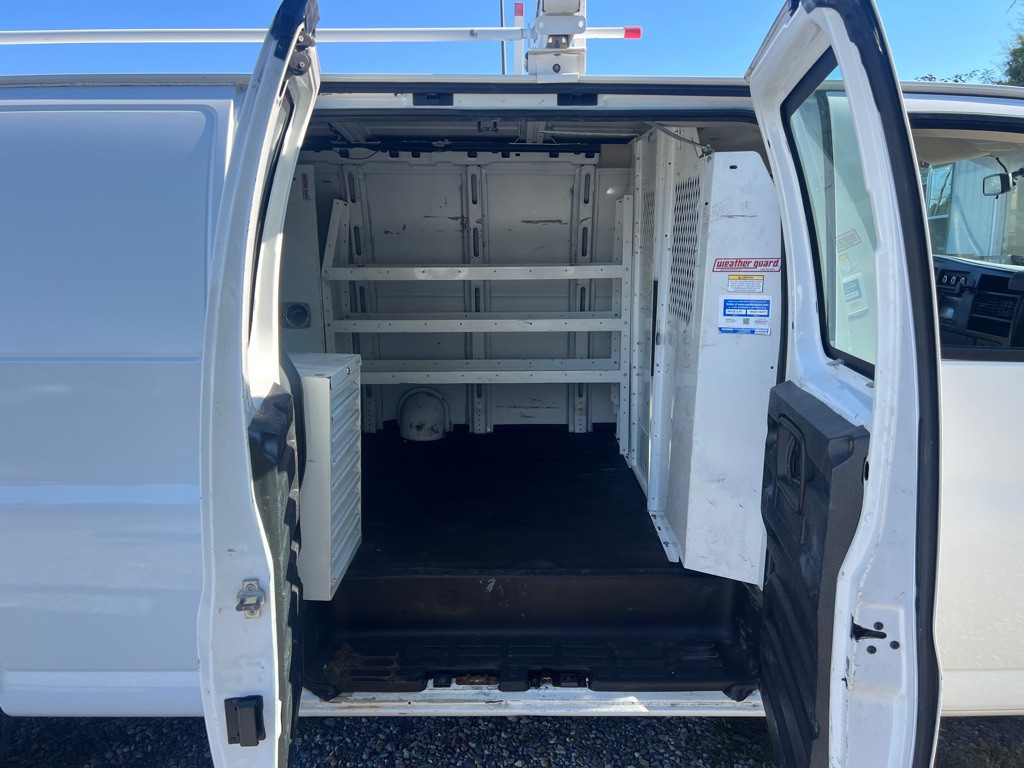 2017 Chevrolet Express Image 13