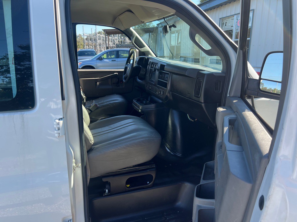 2017 Chevrolet Express Image 14