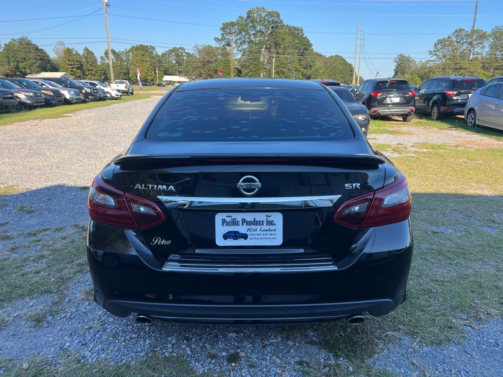 2017 Nissan Altima Image 5