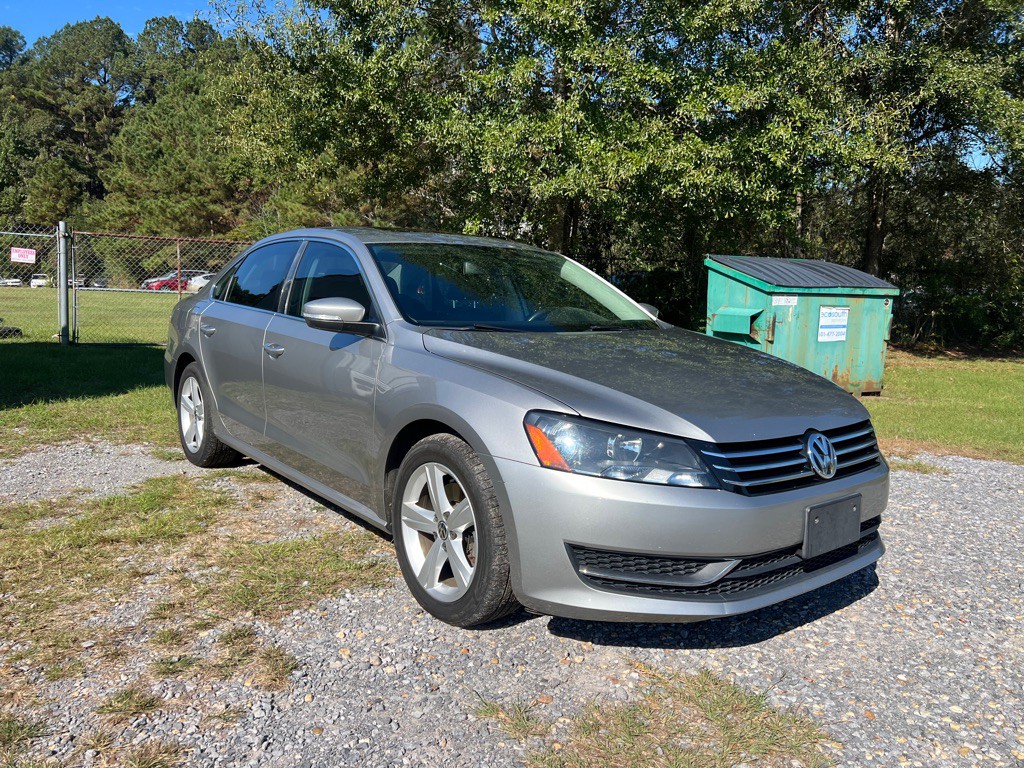 2013 Volkswagen Passat Image 1