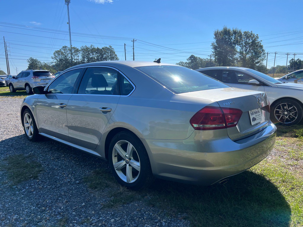 2013 Volkswagen Passat Image 4
