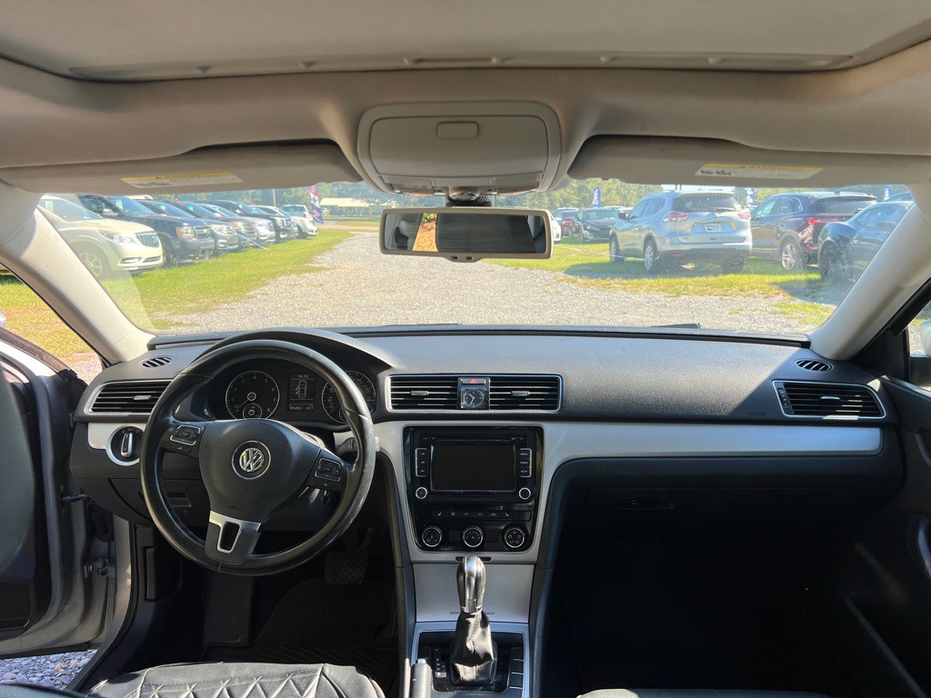2013 Volkswagen Passat Image 9
