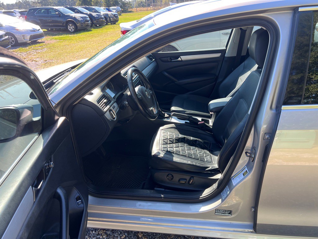 2013 Volkswagen Passat Image 10