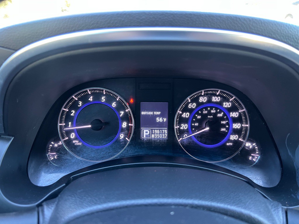 2012 INFINITI FX35 Image 10