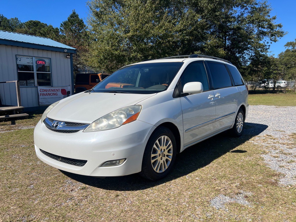 2010 Toyota Sienna Image 1