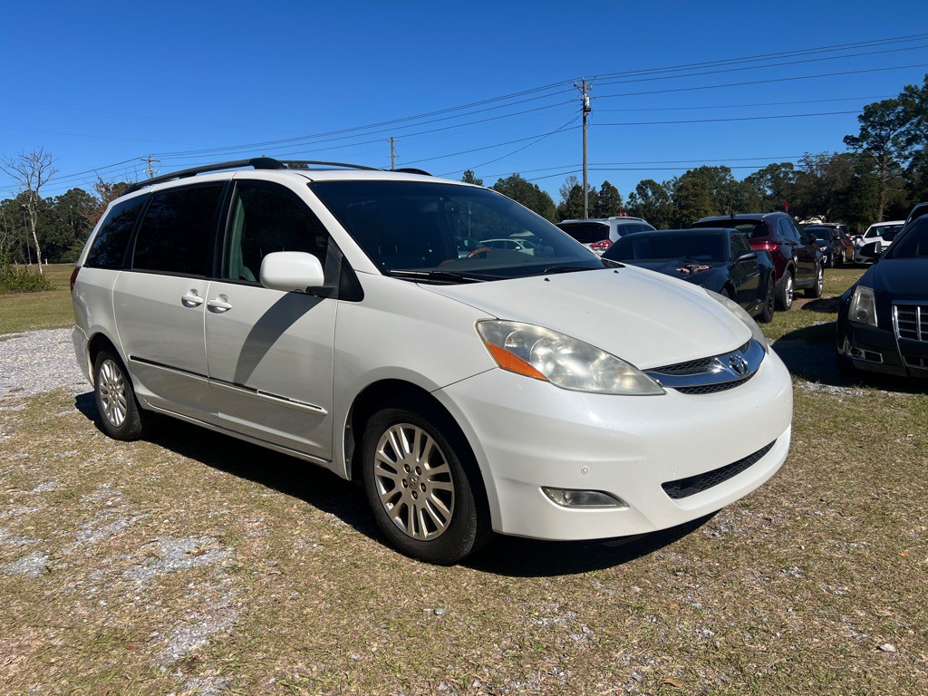 2010 Toyota Sienna Image 3