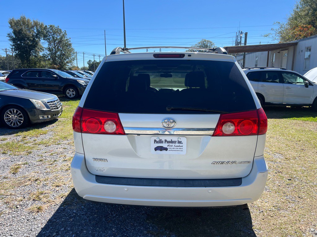 2010 Toyota Sienna Image 5